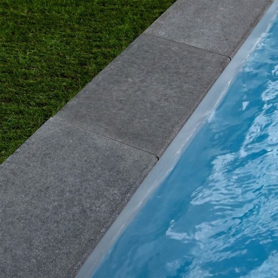 Margelle de piscine granit noir 60x35x3 cm bord 1/2 rond (à l'unité) - ro'ma nature