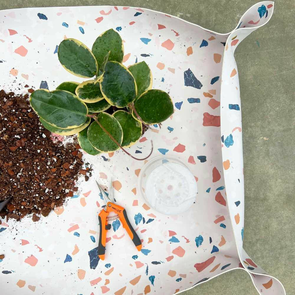 Grand tapis de rempotage en simili cuir - tapis de rempotage pour plantes - terrazzo