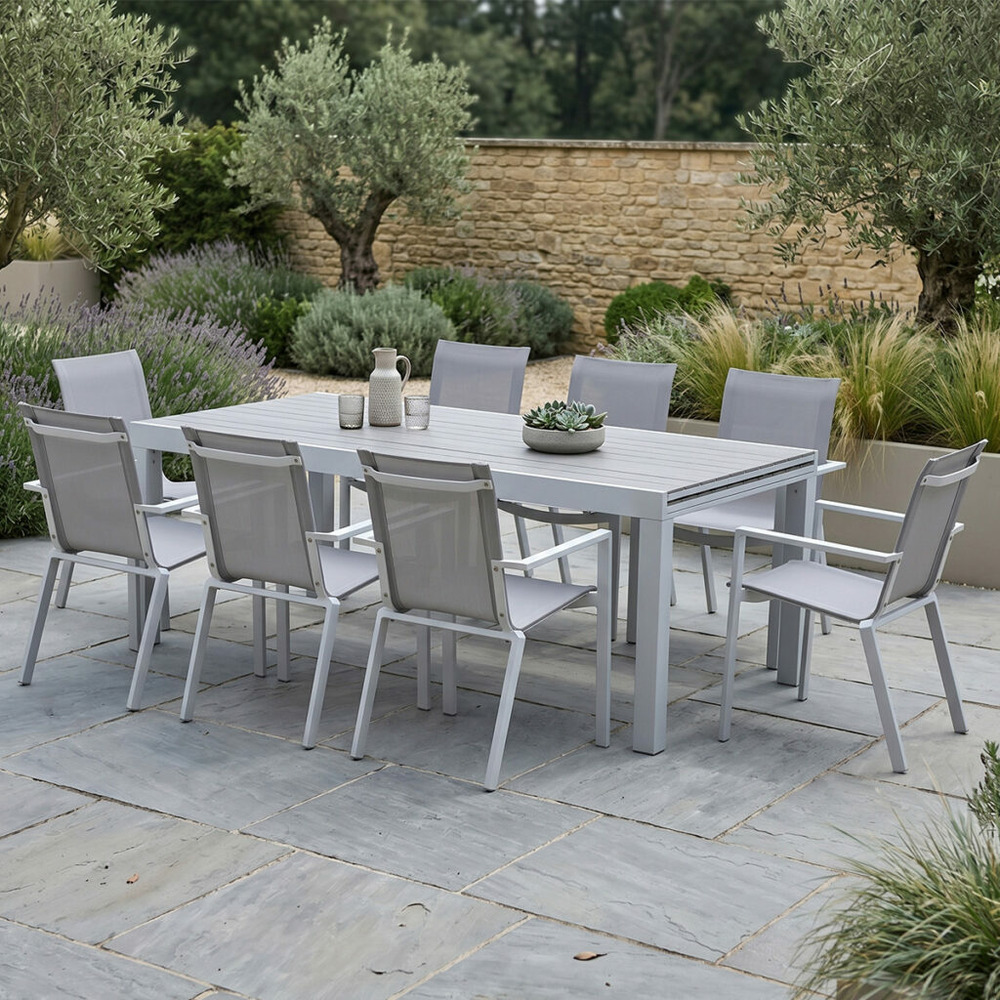 Ensemble tulum 8/12p en aluminium blanc et plateau en aluminium décors bois avec 8 fauteuils en textilène