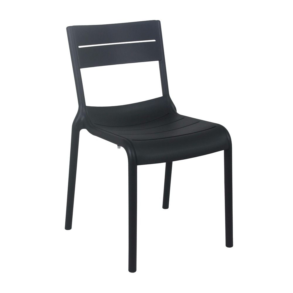 Chaise noire de terrasse en plastique