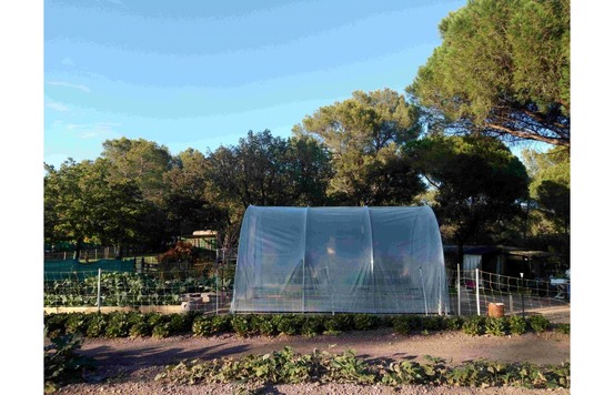 Serre de jardin modèle jardinière 3,00 m x 4,50 m, sans aérations en pe thermique, 2 portes, fixation pour sol caillouteux