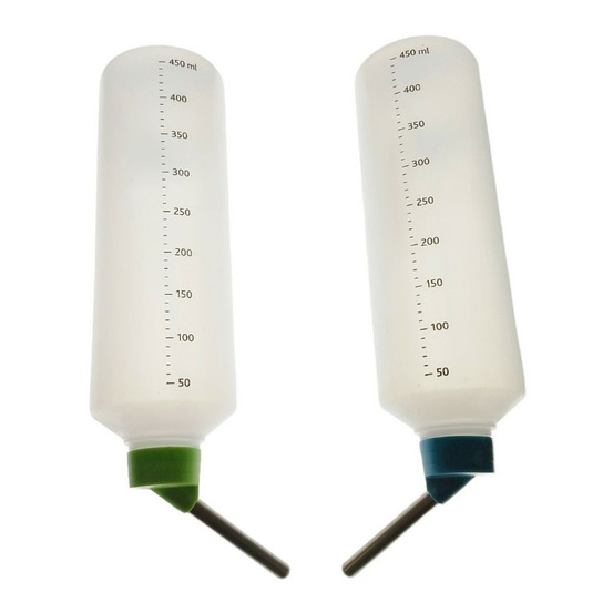 Un lot de deux biberons en plastique 450ml pour chinchillas, lapins couleur