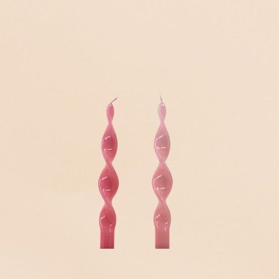 Etui de 2 bougies torsadées roses 25cm