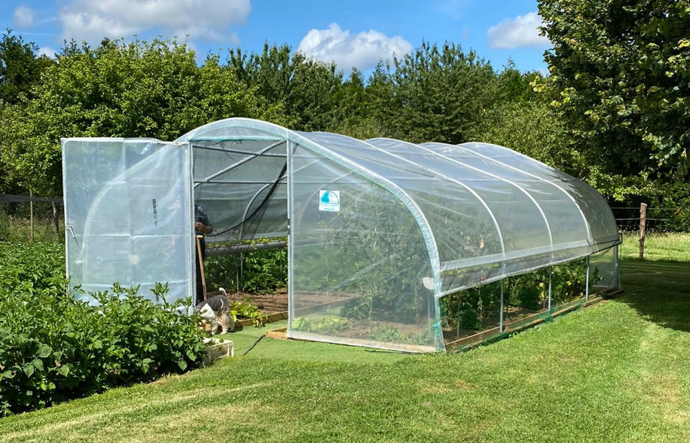 Serre tunnel de jardin - 52,5m² - 5 x 10,5m - pieds droits - aérations latérales - 5ème saison - les serres tonneau