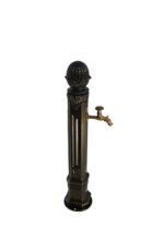 Borne griffon s/v vieux bronze robinet colvert h. 102 cm x l. 17,5 cm