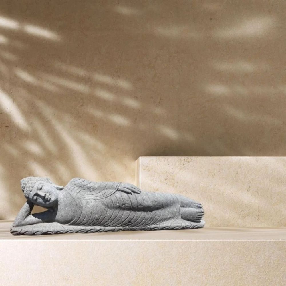 Bouddha allongé statue en pierre volcanique extérieur zen 1 m