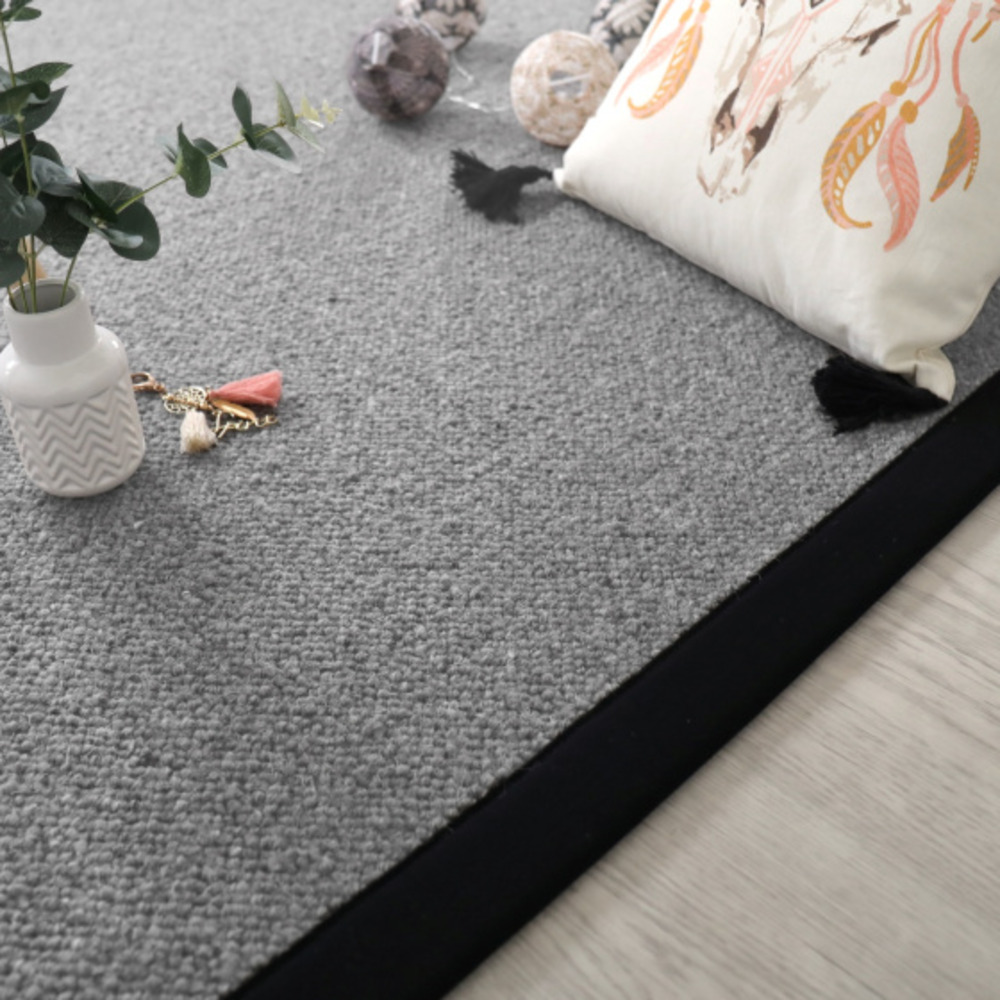 Tapis pure laine - latoon gris foncé - ganse coton noir - 140 x 200 cm