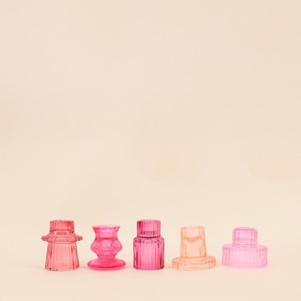 Set de 5 bougeoirs en verre rose assortis