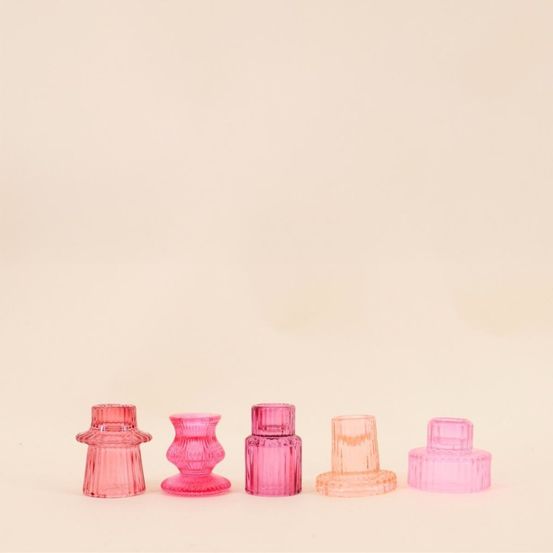 Set de 5 bougeoirs en verre rose assortis