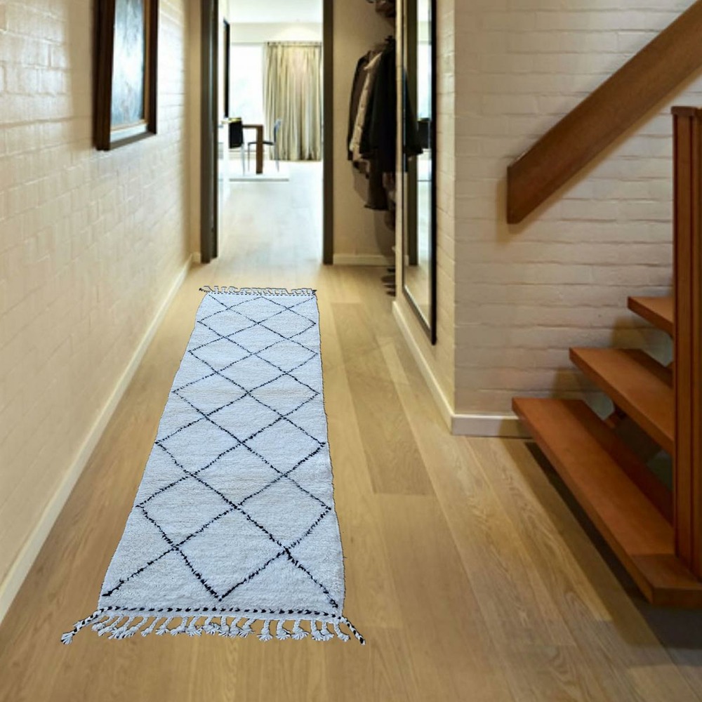 Authentique tapis berbère 85x310 fait à la main en laine blanc cassé et noir beni ouarain ac