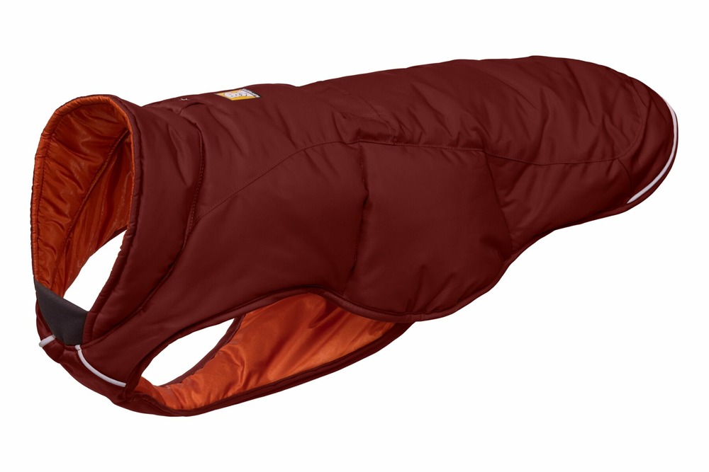 Veste d'hiver pour chien isolée quinzee™ avec passage pour laisses. Couleur: fired brick (rouge foncé), taille: xs