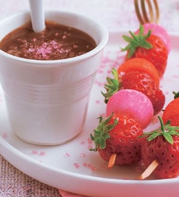 fraises, chocolat et bonbon tagada
