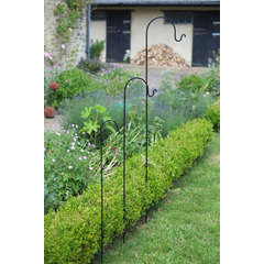 Le jardin de la maison américaine . 54 MAISON AMÉRICAINE JARDIN.. Le crochet  à herbe (Fig. 48) ressemble à l'ancienne faucille, ou Reap-Fig- 4:S. Ing- crochet, sauf en étant un peu plus