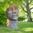 Statue visage d’homme en pierre reconstituée rouille - H.115 cm