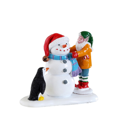 Figurine : Elfe et pingouin fabriquant un bonhomme de neige