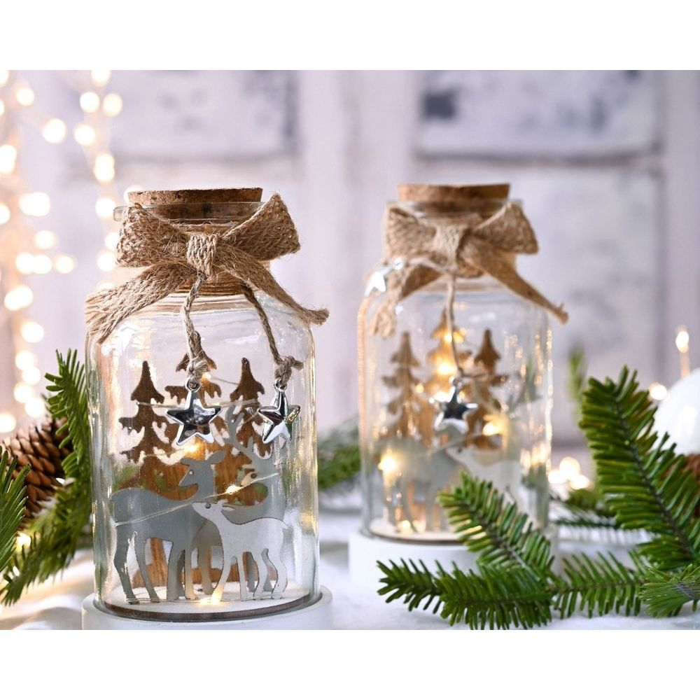Cloche en verre sapins et rennes, LED à piles blanc chaud - H.17cm