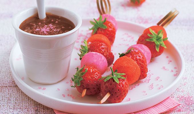 Brochettes de fraises tagada et chocolat