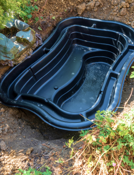 Installer un bassin de jardin préformé