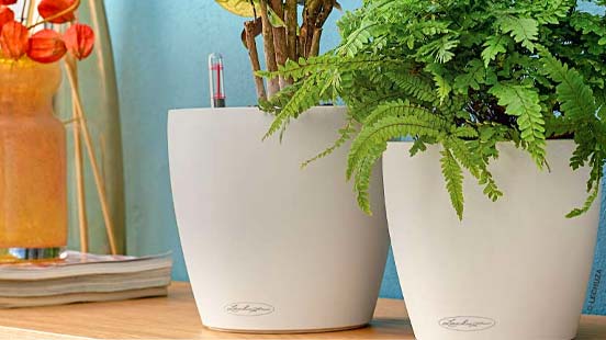 Comment choisir et utiliser un pot à réserve d'eau ?
