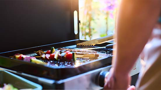 Quelle plancha choisir : à gaz ou électrique ?