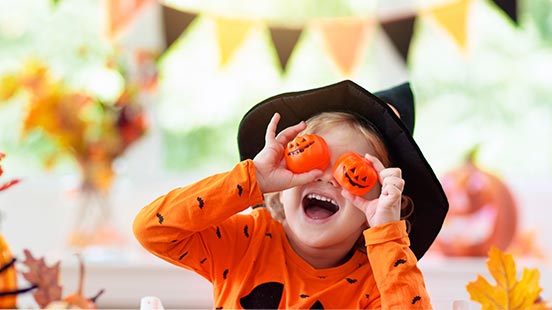 Premiers pas pour la fête d'Halloween des petits